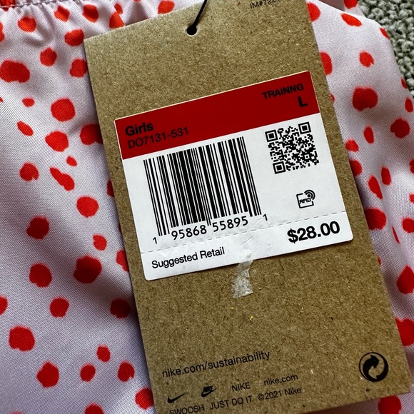 NWT Nike Girls Active Shorts Large - Picture 2 of 4